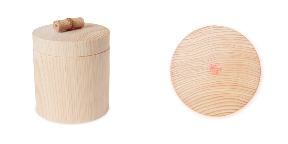 喉仏が入るひのきの骨壷外見